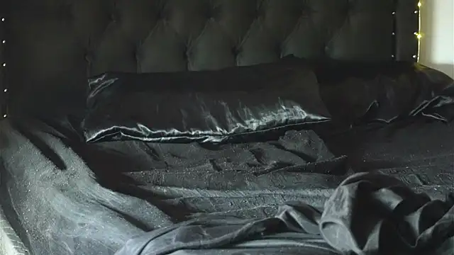 Snapshot of Sexofernandez24 chatting on 02/03/25, 04:10 Sexofernandez24 online show from 02/03/25, 04:10