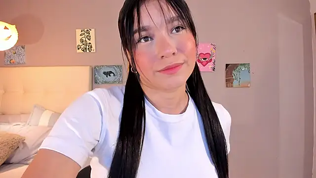 Snapshot of Maia_W10 chatting on 04/28/26, 12:10 Maia W10 online show from 04/28/26, 12:10