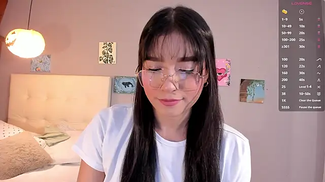 Snapshot of Maia_W10 chatting on 05/22/26, 12:11 Maia W10 online show from 05/22/26, 12:11