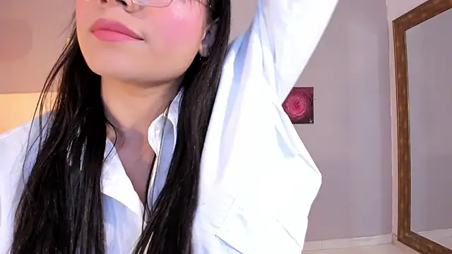 Snapshot of Maia_W10 chatting on 05/26/26, 12:23 Maia W10 online show from 05/26/26, 12:23