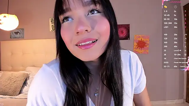Snapshot of Maia_W10 chatting on 06/04/26, 12:33 Maia W10 online show from 06/04/26, 12:33