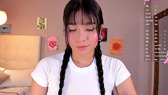 Snapshot of Maia_W10 chatting on 06/05/26, 12:33 Maia W10 online show from 06/05/26, 12:33