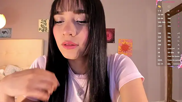 Snapshot of Maia_W10 chatting on 06/11/26, 12:25 Maia W10 online show from 06/11/26, 12:25