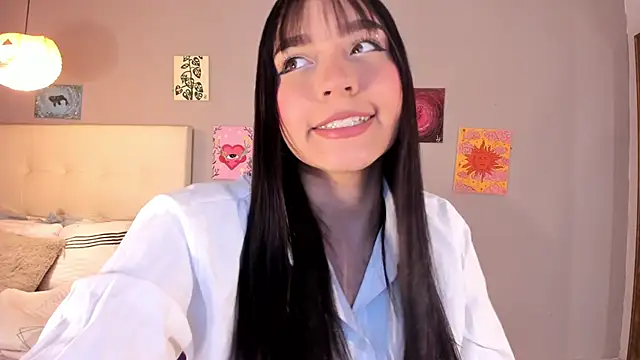 Snapshot of Maia_W10 chatting on 06/19/26, 12:20 Maia W10 online show from 06/19/26, 12:20