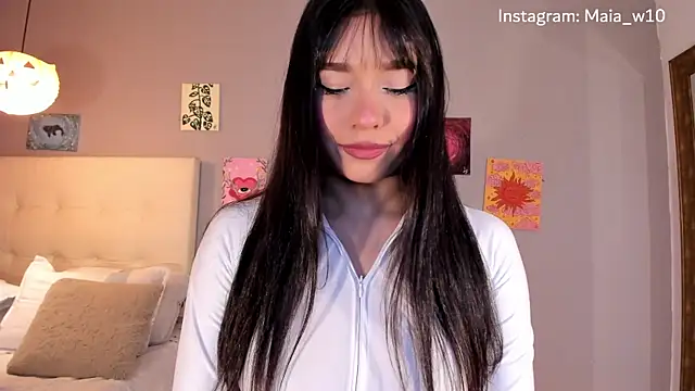 Snapshot of Maia_W10 chatting on 06/27/26, 12:22 Maia W10 online show from 06/27/26, 12:22