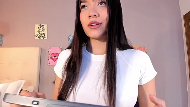 Snapshot of Maia_W10 chatting on 06/28/26, 03:29 Maia W10 online show from 06/28/26, 03:29