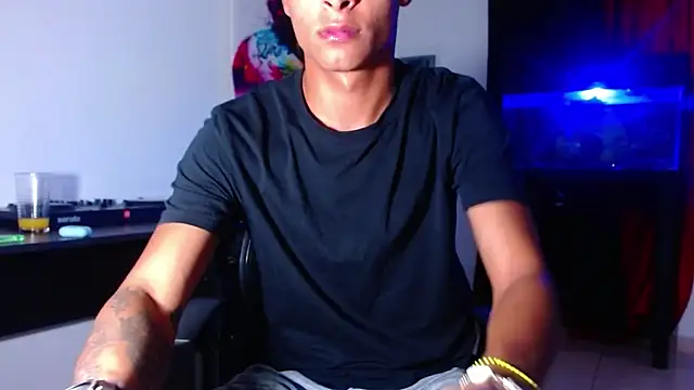 Snapshot of enjoy_vibes chatting on 10/10/25, 01:59 enjoy vibes online show from 10/10/25, 01:59