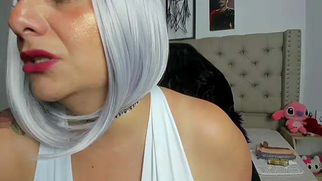 Snapshot of AngeleRoux chatting on 01/31/25, 02:26 AngeleRoux online show from 01/31/25, 02:26