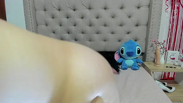 Snapshot of AngeleRoux chatting on 02/23/25, 09:00 AngeleRoux online show from 02/23/25, 09:00