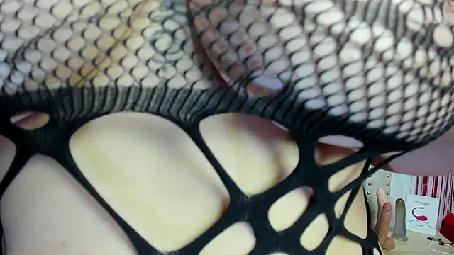 Snapshot of AngeleRoux chatting on 03/20/25, 04:07 AngeleRoux online show from 03/20/25, 04:07