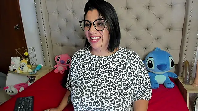 Snapshot of AngeleRoux chatting on 03/21/25, 04:28 AngeleRoux online show from 03/21/25, 04:28