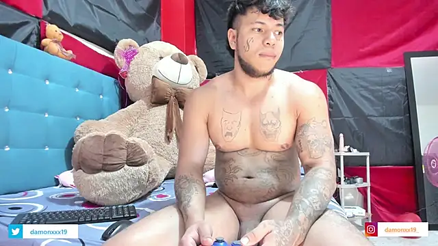 Snapshot of daamonxxx19 chatting on 03/10/25, 07:40 daamonxxx19 online show from 03/10/25, 07:40