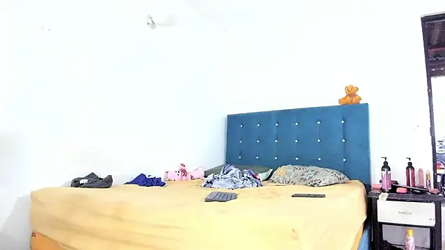 Snapshot of daamonxxx19 chatting on 10/19/25, 10:43 daamonxxx19 online show from 10/19/25, 10:43