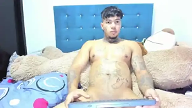 Snapshot of daamonxxx19 chatting on 11/26/25, 11:17 daamonxxx19 online show from 11/26/25, 11:17