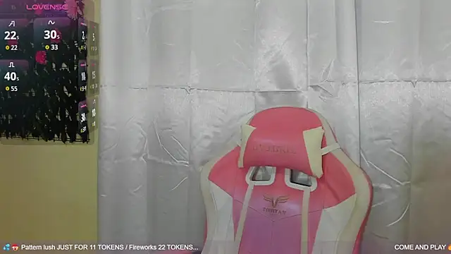 Snapshot of sweetieandjuicyy chatting on 10/27/25, 01:04 sweetieandjuicyy online show from 10/27/25, 01:04