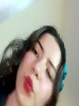 Snapshot of sweetieandjuicyy chatting on 11/15/25, 07:32 sweetieandjuicyy online show from 11/15/25, 07:32