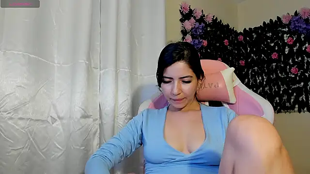 sweetieandjuicyy online show from 12/21/25, 05:03