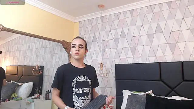 JustinePerry online show from 02/19/25, 04:12