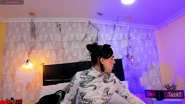 JustinePerry online show from 10/25/25, 01:51