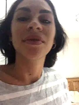 Snapshot of hotroommates chatting on 11/12/25, 03:18 hotroommates online show from 11/12/25, 03:18