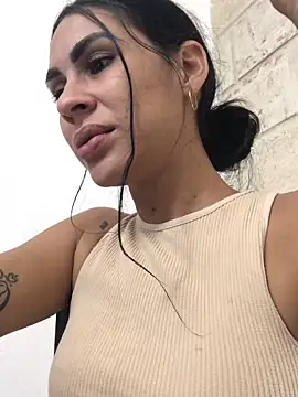 Snapshot of hotroommates chatting on 11/20/25, 12:00 hotroommates online show from 11/20/25, 12:00