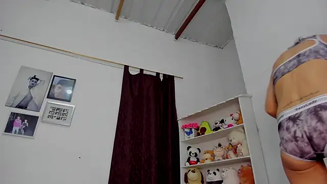 Snapshot of megan_100 chatting on 03/26/26, 05:29 megan 100 online show from 03/26/26, 05:29