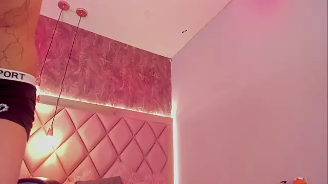 Snapshot of megan_100 chatting on 04/14/26, 06:36 megan 100 online show from 04/14/26, 06:36