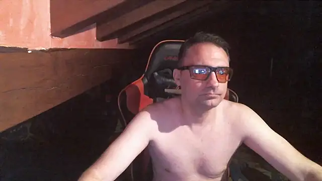 Snapshot of 6996horus chatting on 10/18/25, 04:48 6996horus online show from 10/18/25, 04:48