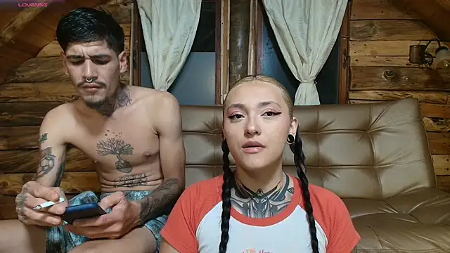 Snapshot of Laurensex4 chatting on 10/10/25, 04:00 Laurensex4 online show from 10/10/25, 04:00