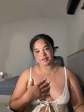 Snapshot of Lucy_wilson5 chatting on 03/10/26, 03:00 Lucy wilson5 online show from 03/10/26, 03:00