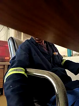 Snapshot of Dickson700 chatting on 12/14/25, 06:30 Dickson700 online show from 12/14/25, 06:30