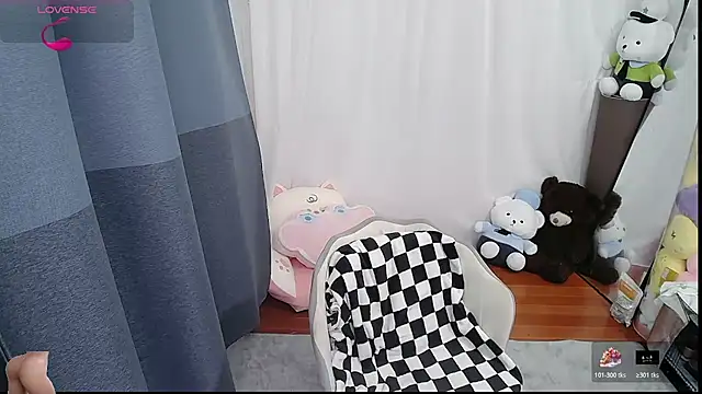 Snapshot of CN-Doudou chatting on 10/24/25, 02:41 CN-Doudou online show from 10/24/25, 02:41