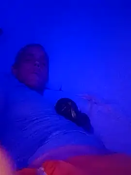 Snapshot of sexsuchti80 chatting on 10/01/25, 11:44 sexsuchti80 online show from 10/01/25, 11:44