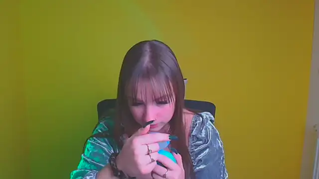 Snapshot of Evelina_GG chatting on 12/14/24, 01:50 Evelina GG online show from 12/14/24, 01:50