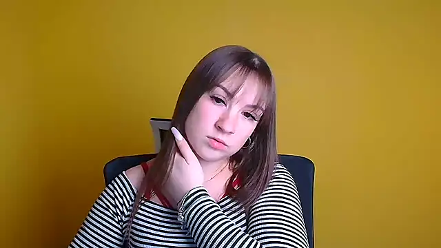 Snapshot of Evelina_GG chatting on 01/04/25, 10:05 Evelina GG online show from 01/04/25, 10:05
