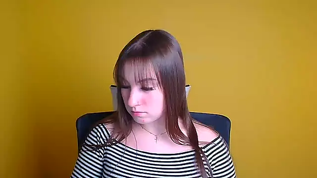 Snapshot of Evelina_GG chatting on 01/04/25, 04:11 Evelina GG online show from 01/04/25, 04:11