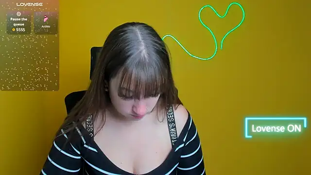 Snapshot of Evelina_GG chatting on 10/18/25, 05:32 Evelina GG online show from 10/18/25, 05:32