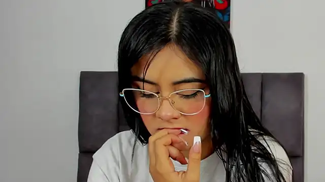 Snapshot of Dulce_amg chatting on 03/17/25, 01:29 Dulce amg online show from 03/17/25, 01:29