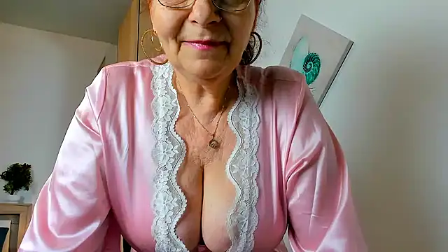 Snapshot of sweetangell69_ chatting on 04/28/26, 02:27 sweetangell69 online show from 04/28/26, 02:27