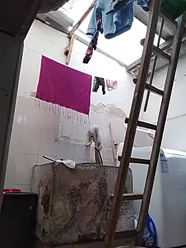 Snapshot of DirtyStefaniax chatting on 12/17/25, 05:30 DirtyStefaniax online show from 12/17/25, 05:30