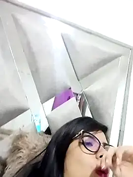 Snapshot of evelingjoyy chatting on 12/19/25, 09:44 evelingjoyy online show from 12/19/25, 09:44