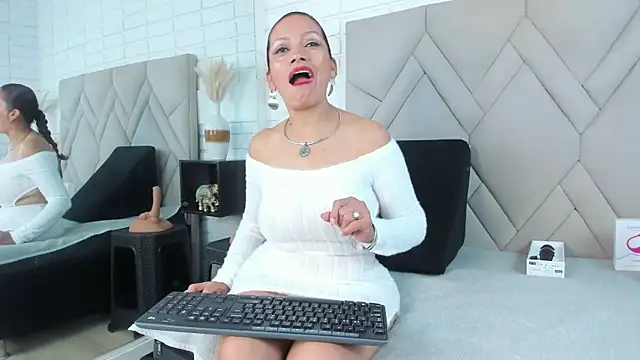 Snapshot of Kasandra_Gomez chatting on 10/14/25, 12:50 Kasandra Gomez online show from 10/14/25, 12:50