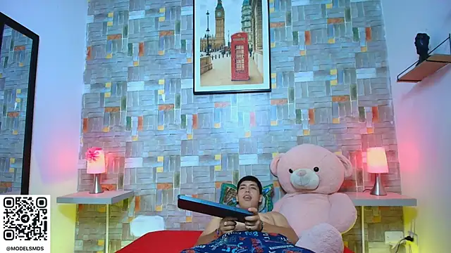 Snapshot of aaron_antonella_mds chatting on 11/06/25, 08:54 aaron antonella mds online show from 11/06/25, 08:54