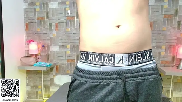 Snapshot of aaron_antonella_mds chatting on 11/15/25, 08:27 aaron antonella mds online show from 11/15/25, 08:27