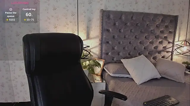 LanaJones  online show from 07/08/26, 01:37