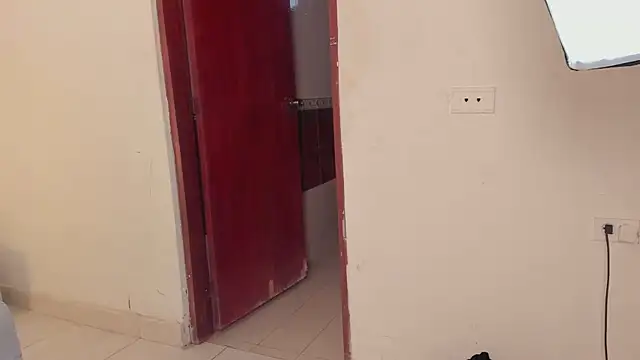 Snapshot of Alhana_pulido chatting on 02/19/25, 09:25 Alhana pulido online show from 02/19/25, 09:25