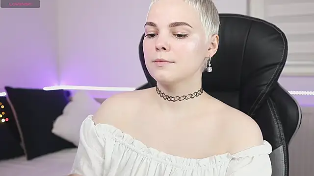 LikaBerry1 online show from 02/02/25, 07:14