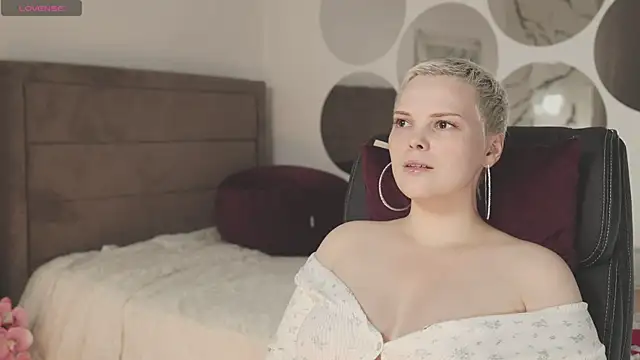 LikaBerry1 online show from 09/21/25, 04:19