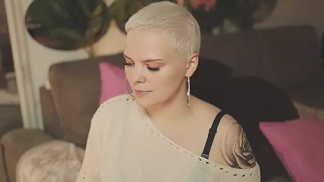 LikaBerry1 online show from 10/21/25, 04:24