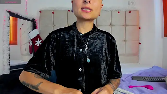 ZuryRamirez  online show from 12/19/24, 07:29